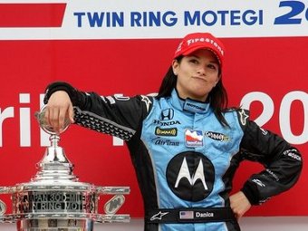 Даника Патрик после победы в Мотеги. Фото (c)