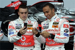 Фернандо Алонсо и Льюис Гамильтон на презентации команды McLaren перед сезоном-2007. Фото с сайта fernandoalonso.com