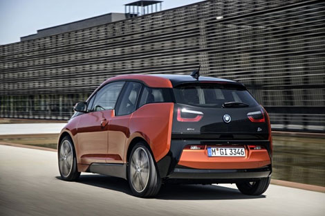 BMW рассекретила свой первый серийный электрокар
