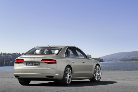 Audi обновила и сделала мощнее седан A8